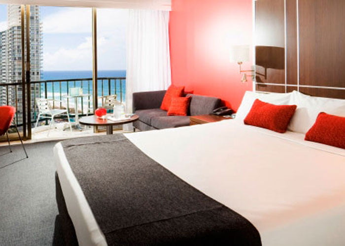 outrigger-surfers-paradise-bed