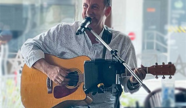 Dugald Music – Main Beach